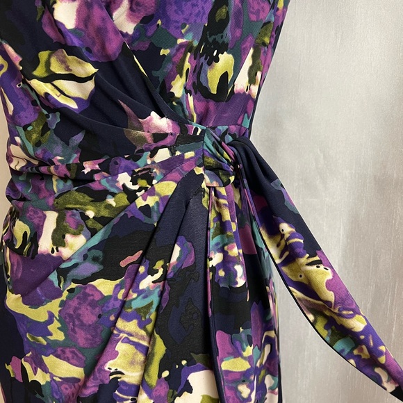 Stretchy, beautiful, multiple colored dress - Picture 3 of 10